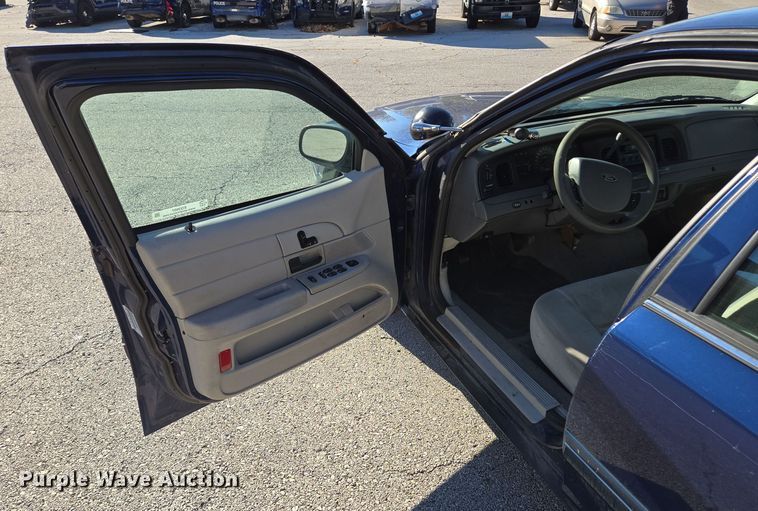 image for item EQ3607 2005 Ford Crown Victoria Police Interceptor 