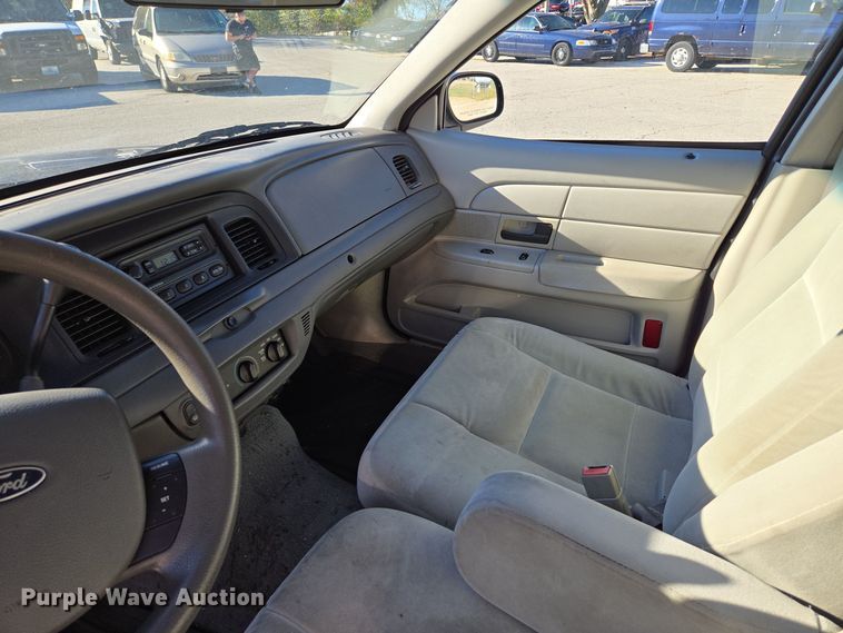 image for item EQ3607 2005 Ford Crown Victoria Police Interceptor 