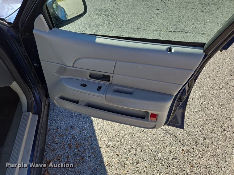 image for item EQ3607 2005 Ford Crown Victoria Police Interceptor 