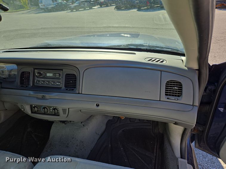 image for item EQ3607 2005 Ford Crown Victoria Police Interceptor 