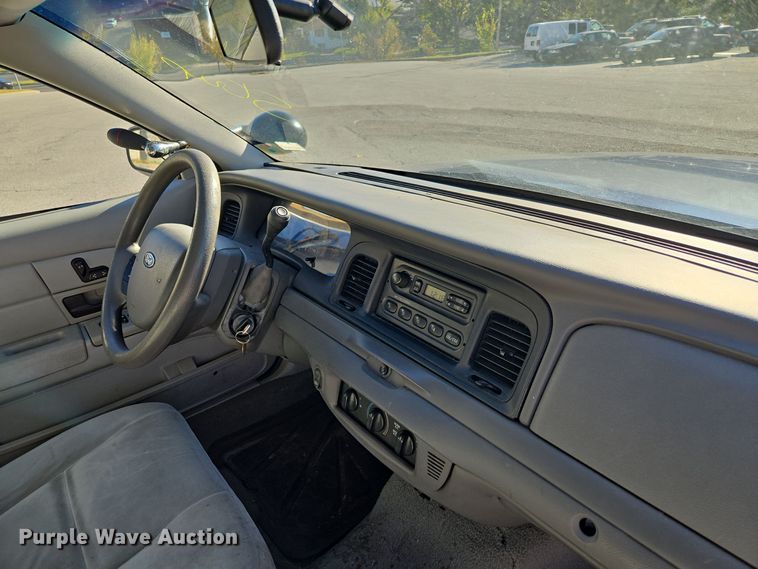 image for item EQ3607 2005 Ford Crown Victoria Police Interceptor 