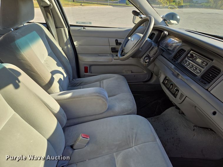 image for item EQ3607 2005 Ford Crown Victoria Police Interceptor 