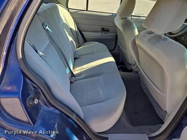 image for item EQ3607 2005 Ford Crown Victoria Police Interceptor 