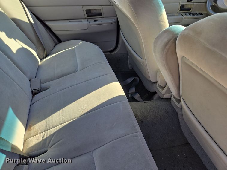 image for item EQ3607 2005 Ford Crown Victoria Police Interceptor 