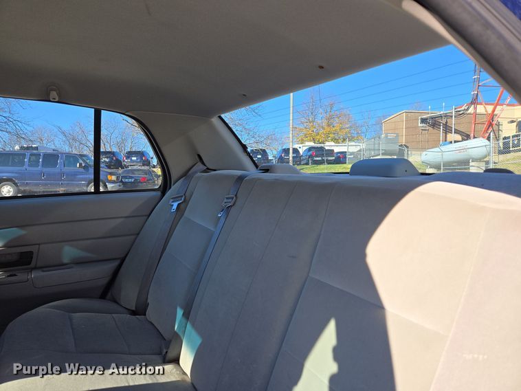 image for item EQ3607 2005 Ford Crown Victoria Police Interceptor 