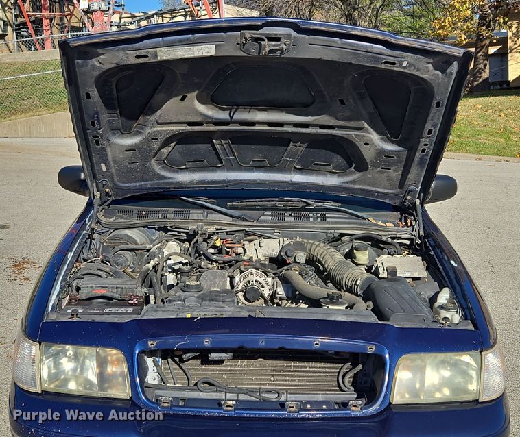 image for item EQ3607 2005 Ford Crown Victoria Police Interceptor 