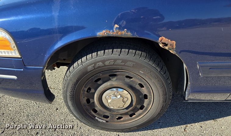 image for item EQ3607 2005 Ford Crown Victoria Police Interceptor 