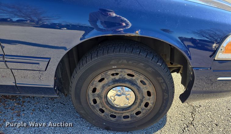 image for item EQ3607 2005 Ford Crown Victoria Police Interceptor 