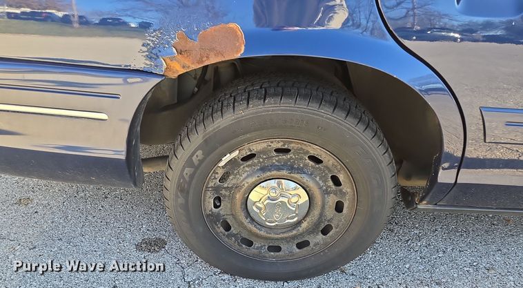 image for item EQ3607 2005 Ford Crown Victoria Police Interceptor 