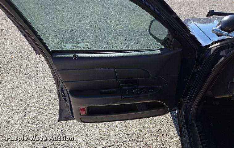 image for item EQ3608 2007 Ford Crown Victoria Police Interceptor 