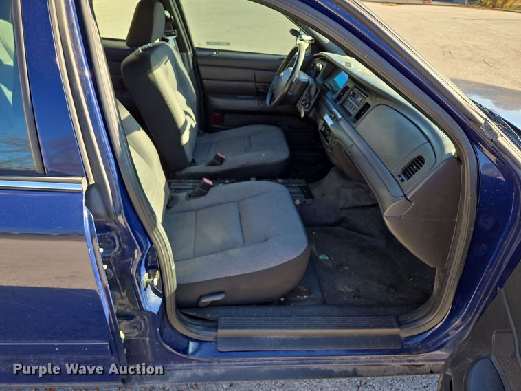 image for item EQ3608 2007 Ford Crown Victoria Police Interceptor 