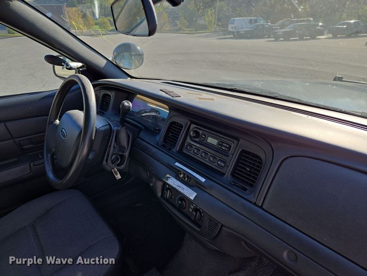 image for item EQ3608 2007 Ford Crown Victoria Police Interceptor 