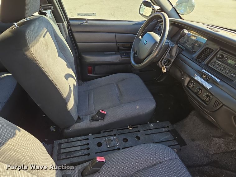 image for item EQ3608 2007 Ford Crown Victoria Police Interceptor 