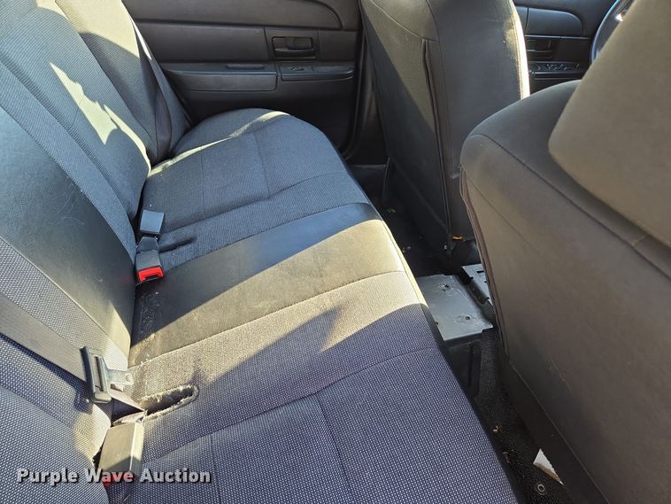 image for item EQ3608 2007 Ford Crown Victoria Police Interceptor 