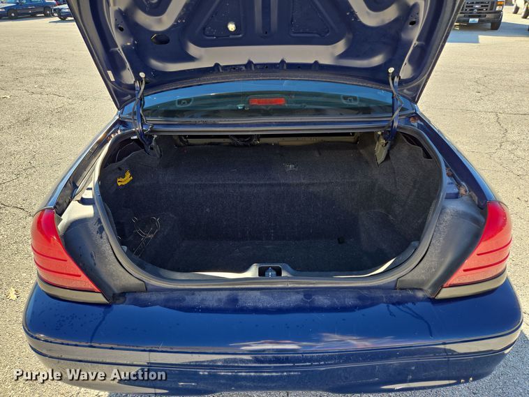 image for item EQ3608 2007 Ford Crown Victoria Police Interceptor 