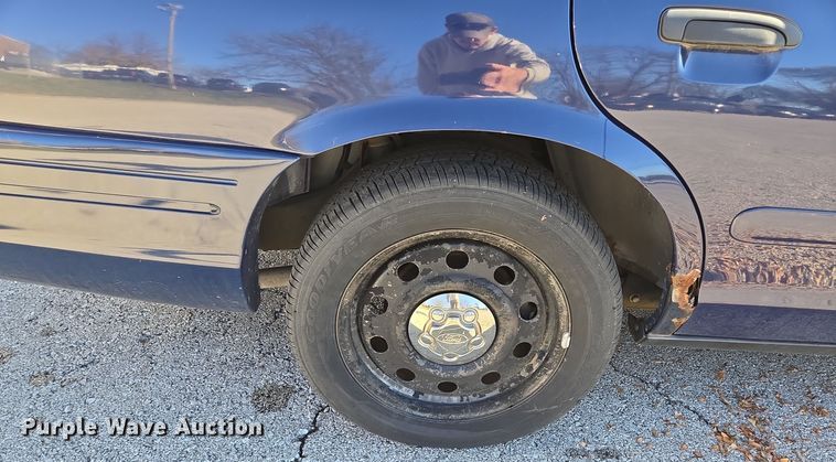 image for item EQ3608 2007 Ford Crown Victoria Police Interceptor 