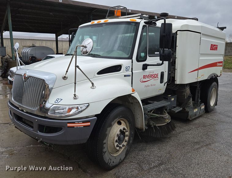 image for item EQ3635 2011 International  4300 street sweeper truck