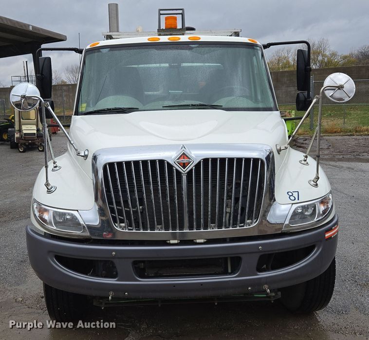 image for item EQ3635 2011 International  4300 street sweeper truck