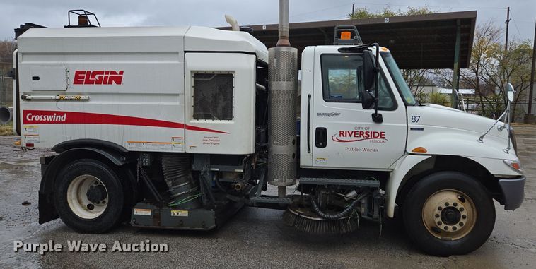 image for item EQ3635 2011 International  4300 street sweeper truck