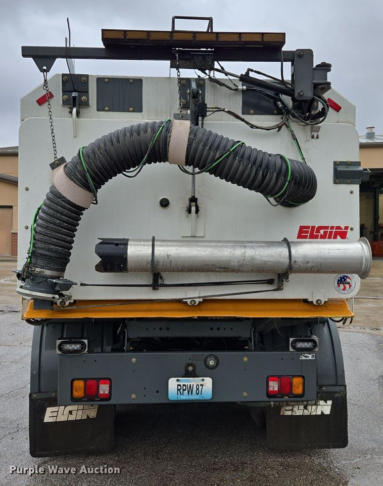 image for item EQ3635 2011 International  4300 street sweeper truck