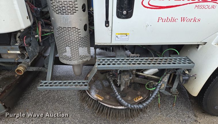 image for item EQ3635 2011 International  4300 street sweeper truck