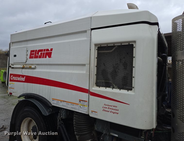 image for item EQ3635 2011 International  4300 street sweeper truck