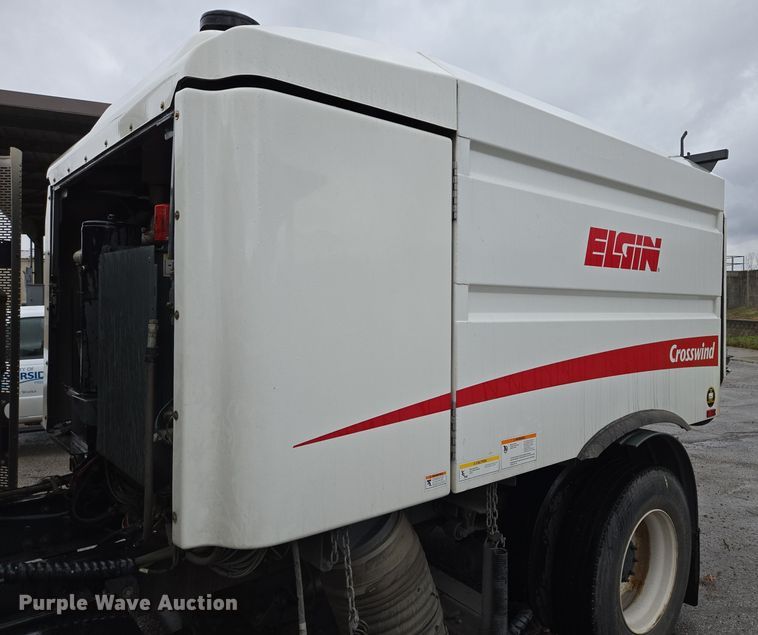 image for item EQ3635 2011 International  4300 street sweeper truck