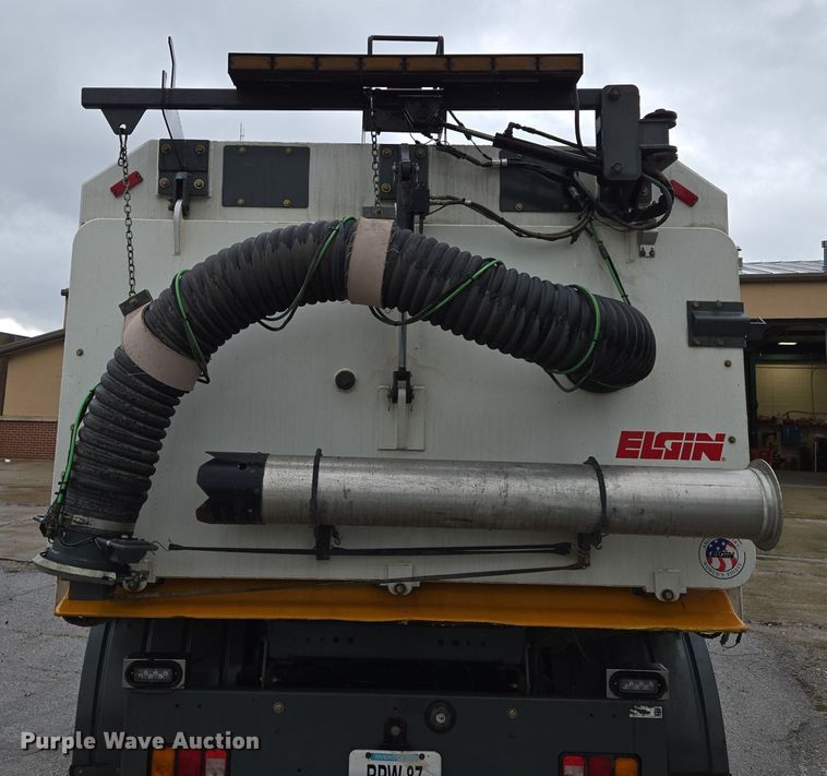 image for item EQ3635 2011 International  4300 street sweeper truck