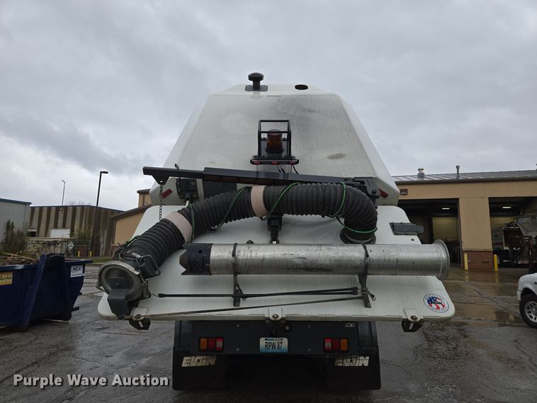 image for item EQ3635 2011 International  4300 street sweeper truck