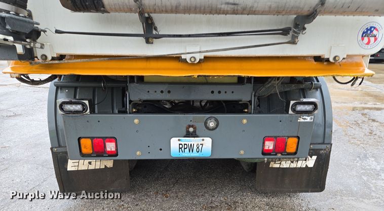 image for item EQ3635 2011 International  4300 street sweeper truck