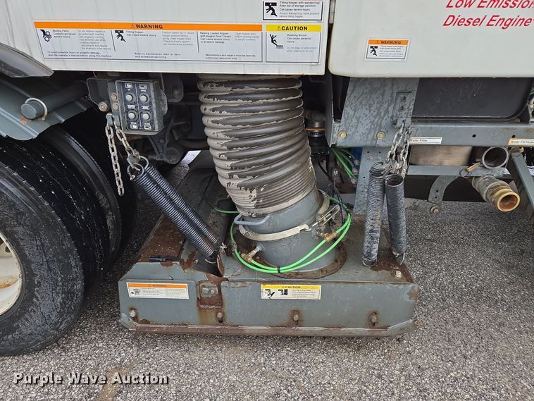 image for item EQ3635 2011 International  4300 street sweeper truck