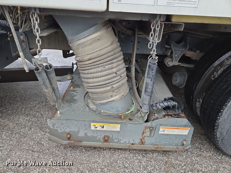 image for item EQ3635 2011 International  4300 street sweeper truck