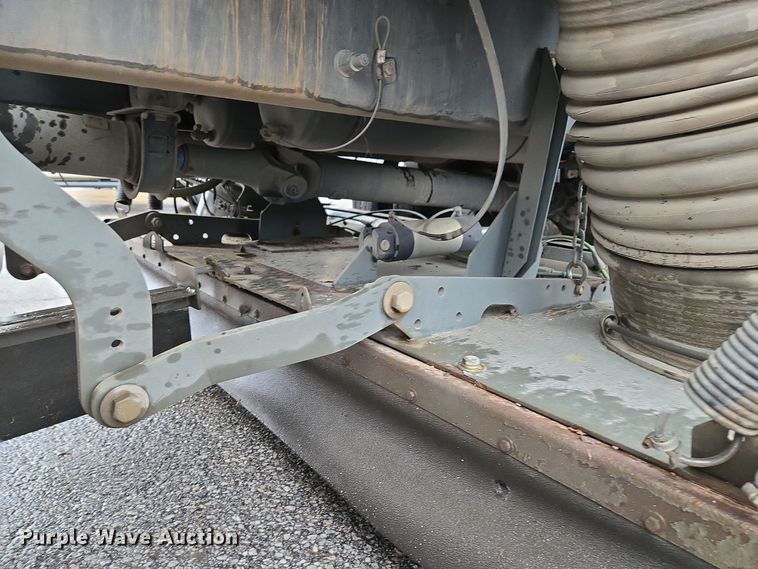 image for item EQ3635 2011 International  4300 street sweeper truck