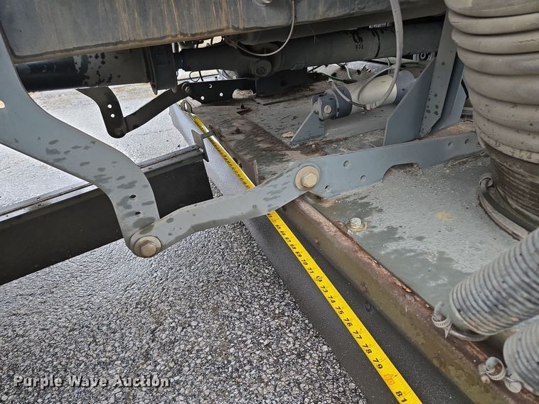 image for item EQ3635 2011 International  4300 street sweeper truck