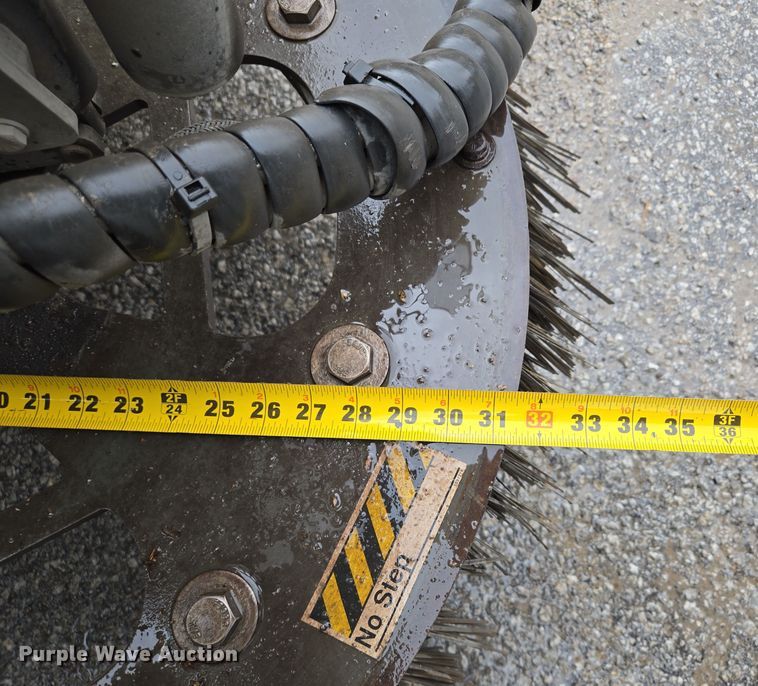 image for item EQ3635 2011 International  4300 street sweeper truck