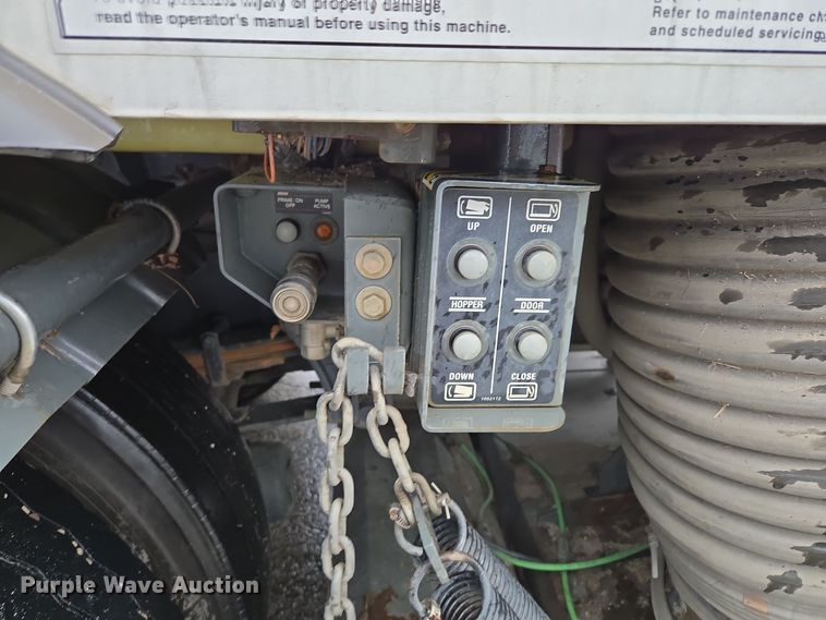 image for item EQ3635 2011 International  4300 street sweeper truck