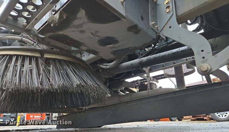 image for item EQ3635 2011 International  4300 street sweeper truck
