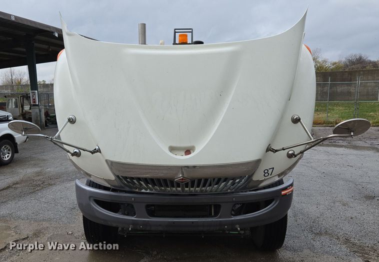 image for item EQ3635 2011 International  4300 street sweeper truck