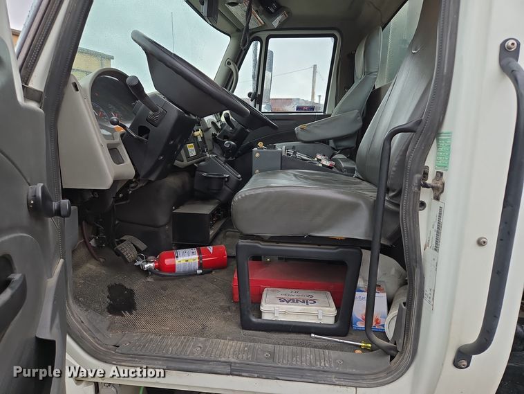 image for item EQ3635 2011 International  4300 street sweeper truck