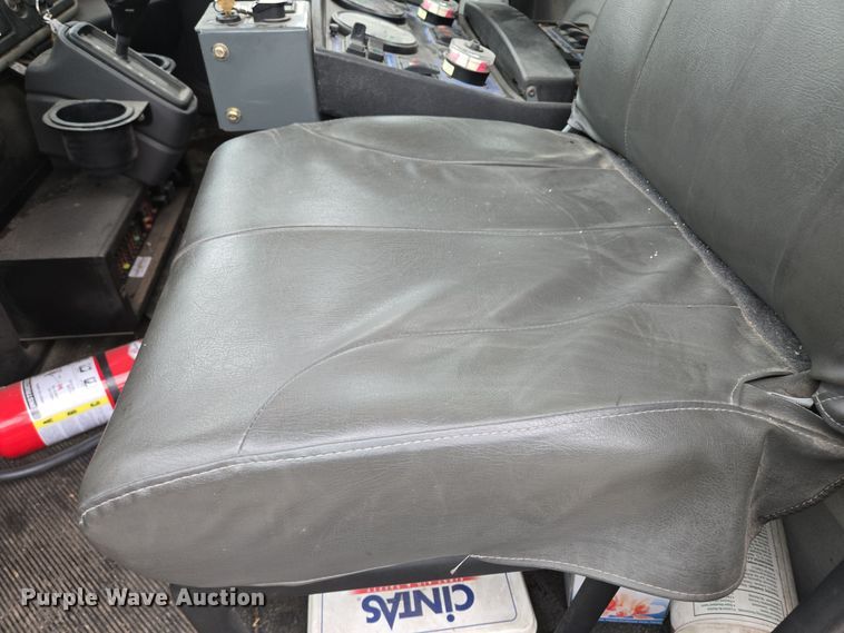 image for item EQ3635 2011 International  4300 street sweeper truck