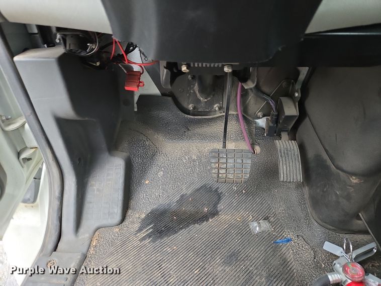 image for item EQ3635 2011 International  4300 street sweeper truck