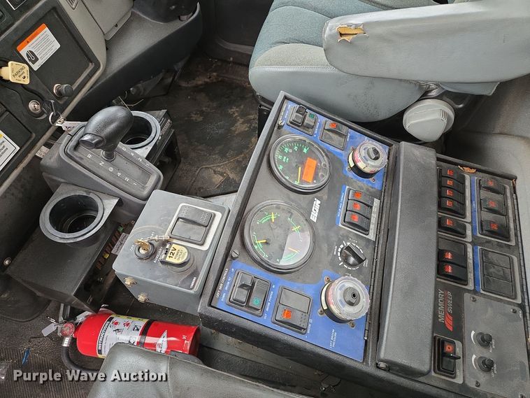 image for item EQ3635 2011 International  4300 street sweeper truck