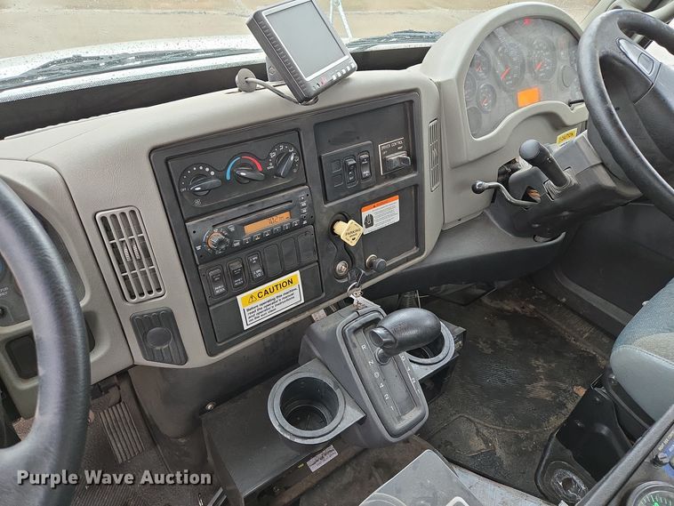 image for item EQ3635 2011 International  4300 street sweeper truck