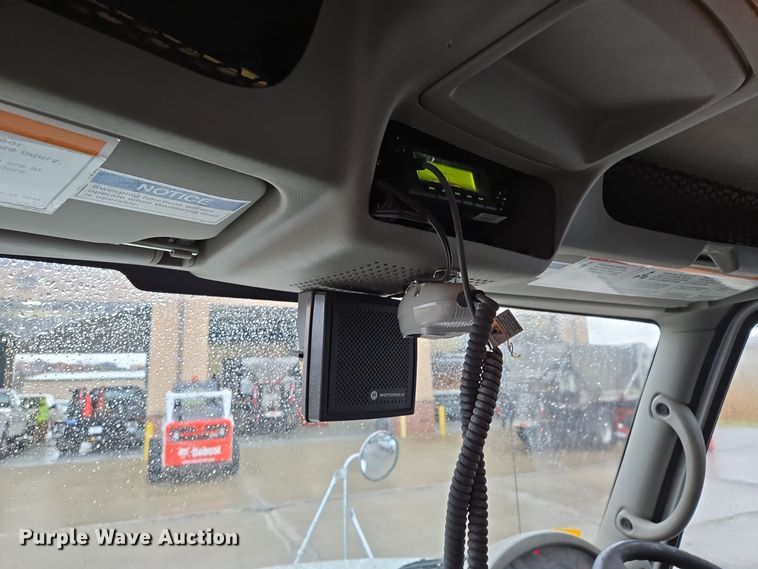 image for item EQ3635 2011 International  4300 street sweeper truck