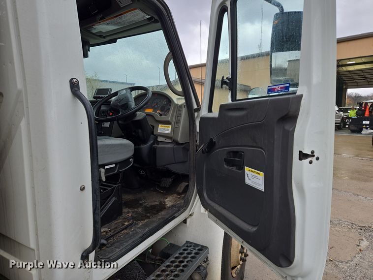 image for item EQ3635 2011 International  4300 street sweeper truck