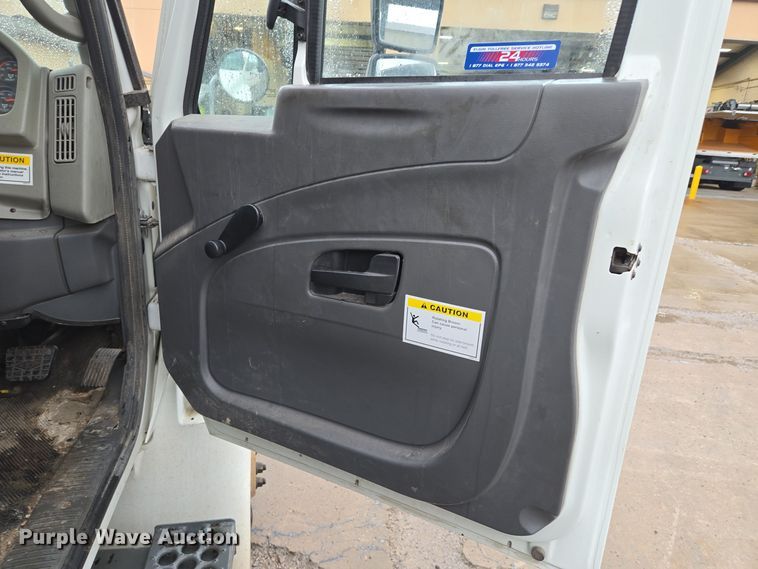 image for item EQ3635 2011 International  4300 street sweeper truck