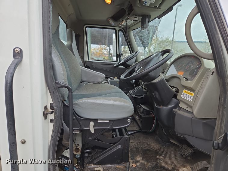 image for item EQ3635 2011 International  4300 street sweeper truck