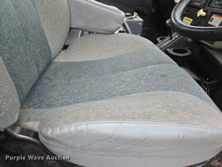 image for item EQ3635 2011 International  4300 street sweeper truck