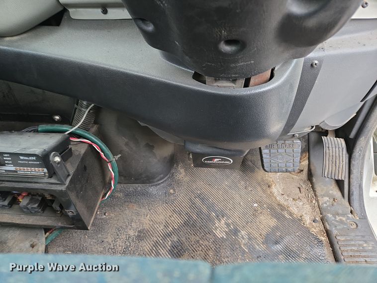 image for item EQ3635 2011 International  4300 street sweeper truck