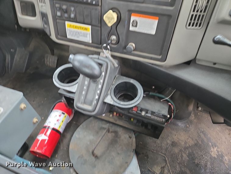 image for item EQ3635 2011 International  4300 street sweeper truck